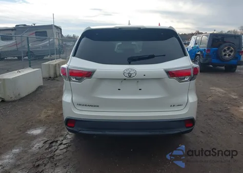 2015 Toyota Highlander Le Plus V6 z USA, uszkodzony, nr VIN 5TDBKRFH5FS181543